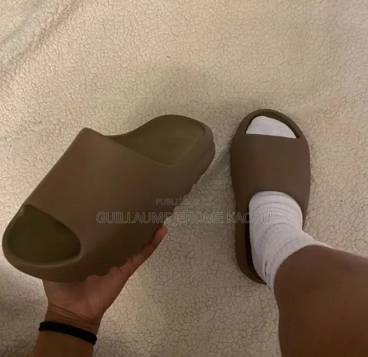 Yeezy Slide Couleur Marron Terre