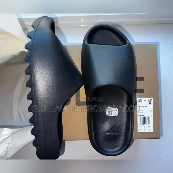 Yeezy Slide Onyx Noir – Noir Total Authentique – Boîte Officielle