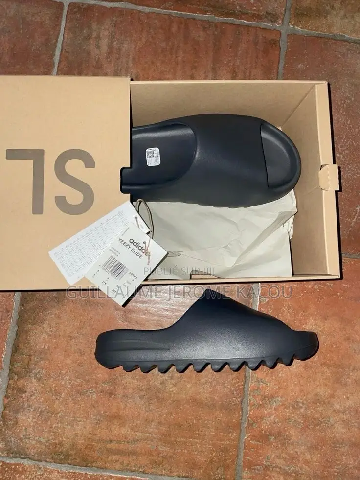 Yeezy Slide Onyx Noir – Noir Total Authentique – Boîte Officielle