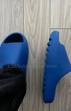 Adidas Yeezy Slide "Azure" / Bleu Azur – Sortie 2023