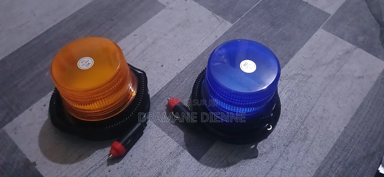 Gyrophare LED Magnetic Équipé d'Une Prise Allume-Cigare Et d'Un Câble