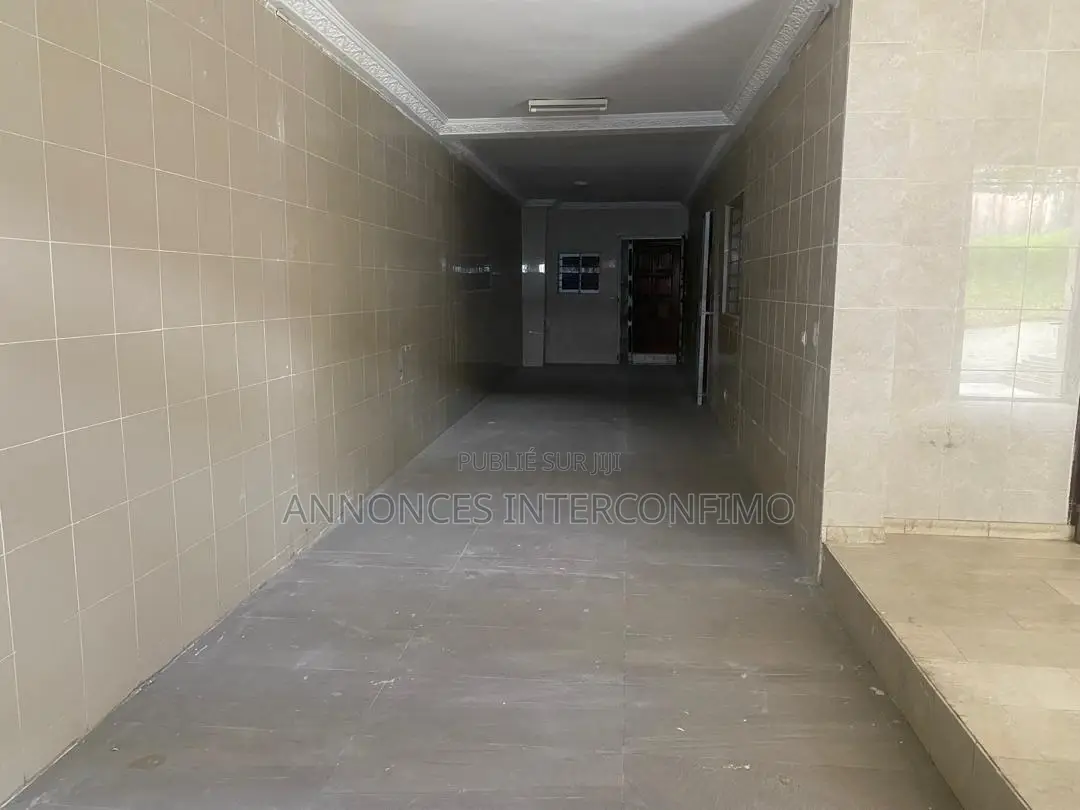 5chbre Villa dans Interconfimo Sarl, Cocody à Louer
