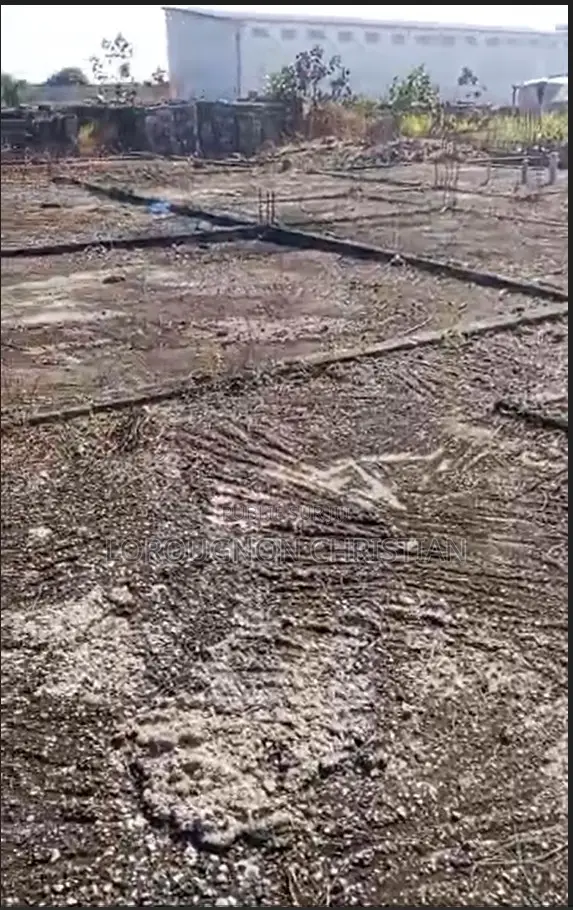 Terrain De 600 Metres Carrés a Vendre Au Peage Face Cité Callisto