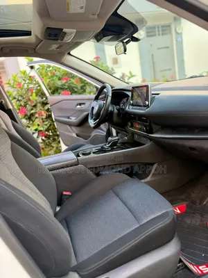 Nissan Rogue 2021 Blanc cassé