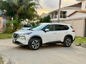 Nissan Rogue 2021 Blanc cassé