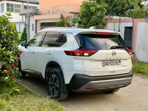 Nissan Rogue 2021 Blanc cassé