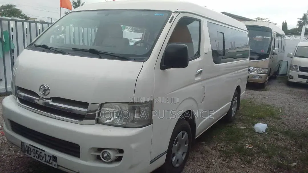 Toyota Grand HiAce 2002 Blanc
