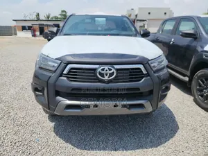 Nouveau Toyota Hilux Active (Hybrid) 2026 Gris