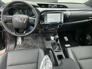 Nouveau Toyota Hilux Active (Hybrid) 2026 Gris
