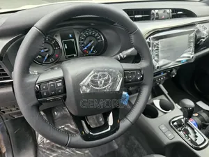 Nouveau Toyota Hilux Active (Hybrid) 2026 Gris