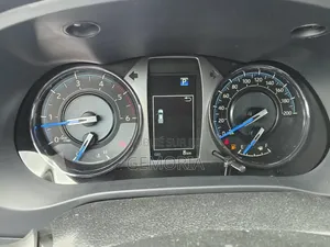 Nouveau Toyota Hilux Active (Hybrid) 2026 Gris
