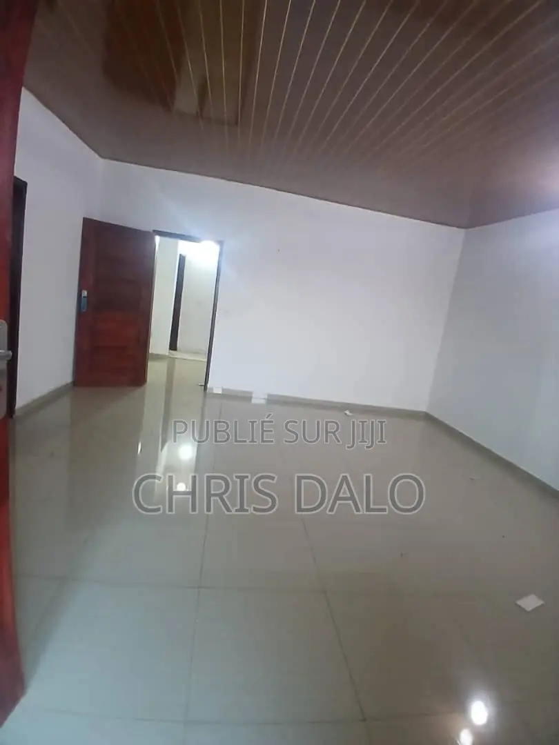 4chbre Duplex dans Pegnan, Bingerville à Vendre