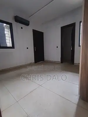 6chbre Duplex dans Pegnan, Cocody à Louer