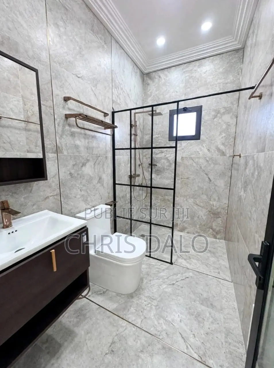 6chbre Duplex dans Pegnan, Cocody à Louer