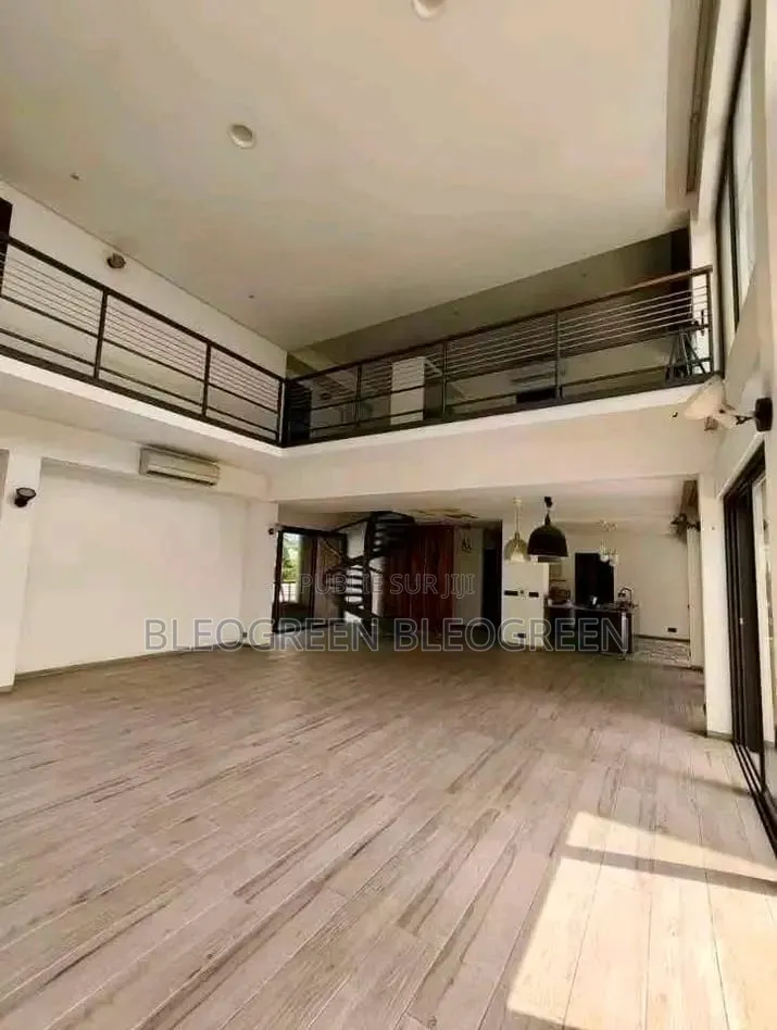 5chbre Duplex dans Cocody à Vendre