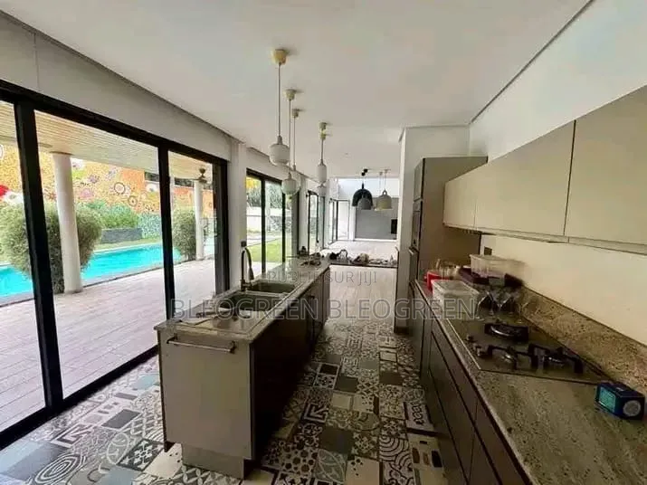 5chbre Duplex dans Cocody à Vendre