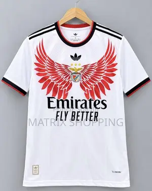 Maillots De Football Et Vêtements Tendance