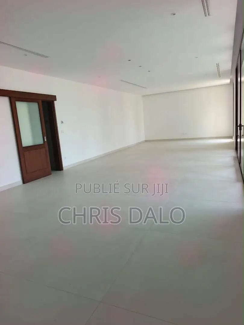 4chbre Appartement dans Règne Immobilier, Marcory à Louer