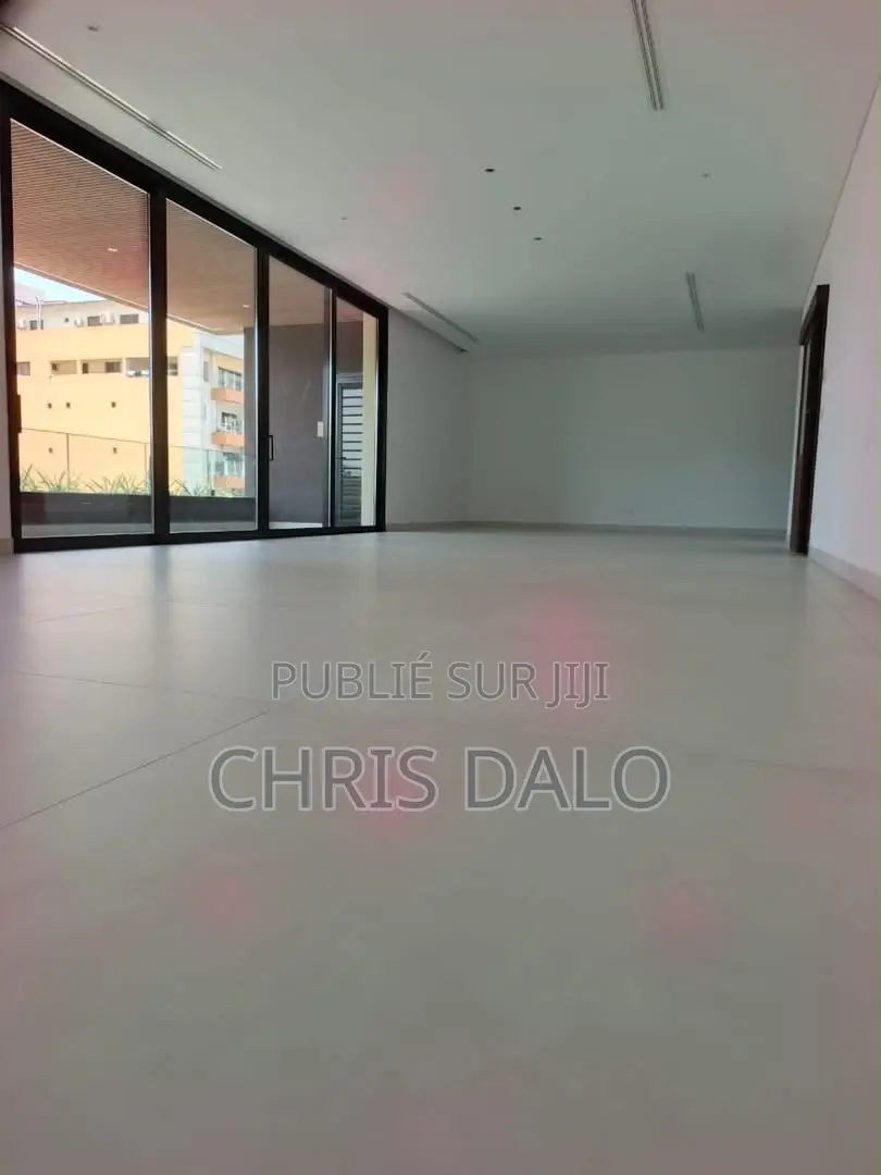 4chbre Appartement dans Règne Immobilier, Marcory à Louer