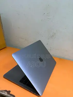 Ordinateur portable Apple MacBook Pro 2017 16GB Intel Core i7 SSD 512GB