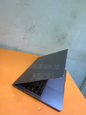 Ordinateur portable Apple MacBook Pro 2017 16GB Intel Core i7 SSD 512GB