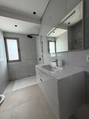 2chbre Appartement dans Lascoco Maison, Marcory à Vendre