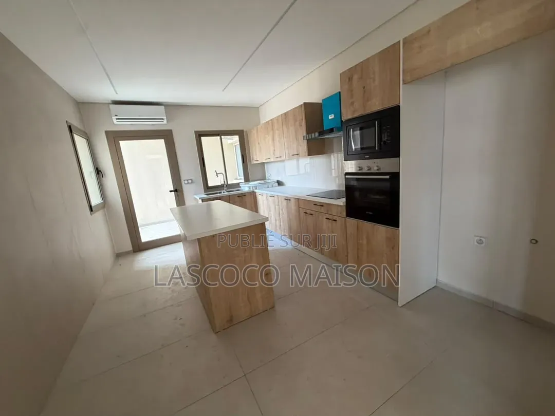 2chbre Appartement dans Lascoco Maison, Marcory à Vendre