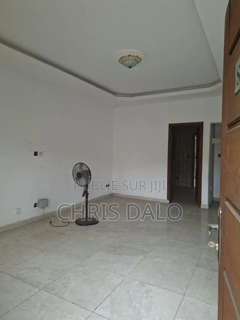 2chbre Villa dans Sang, Cocody à Vendre