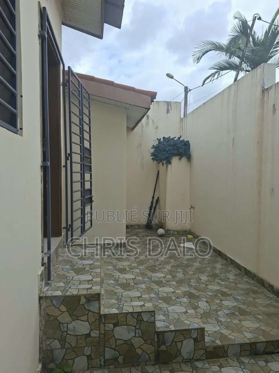2chbre Villa dans Sang, Cocody à Vendre