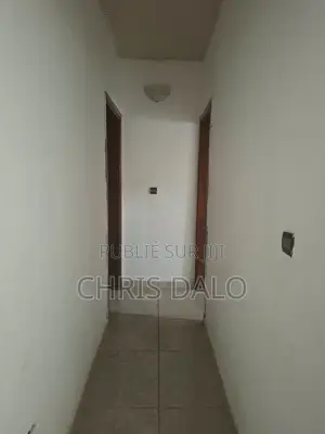 2chbre Villa dans Sang, Cocody à Vendre