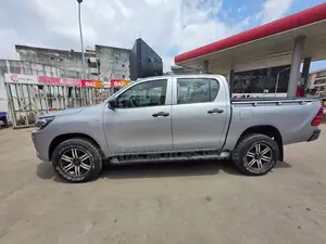 Toyota Hilux Revo Double Cab Deisel 2.4 AWD 2022 Gris