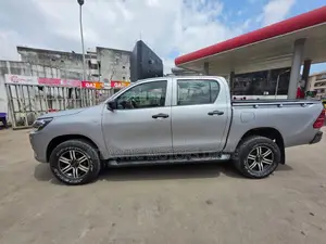Toyota Hilux Revo Double Cab Deisel 2.4 AWD 2022 Gris