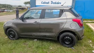 Suzuki Swift 2023 Gris