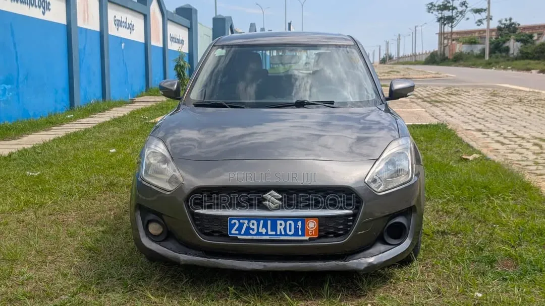 Suzuki Swift 2023 Gris