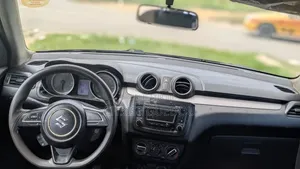 Suzuki Swift 2023 Gris