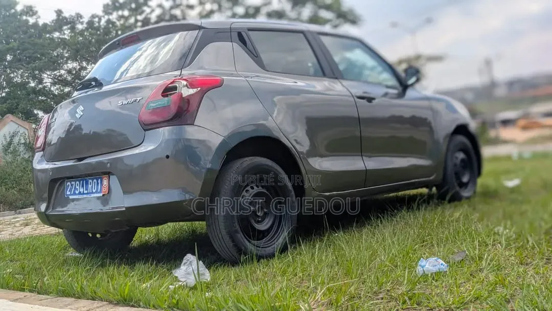 Suzuki Swift 2023 Gris