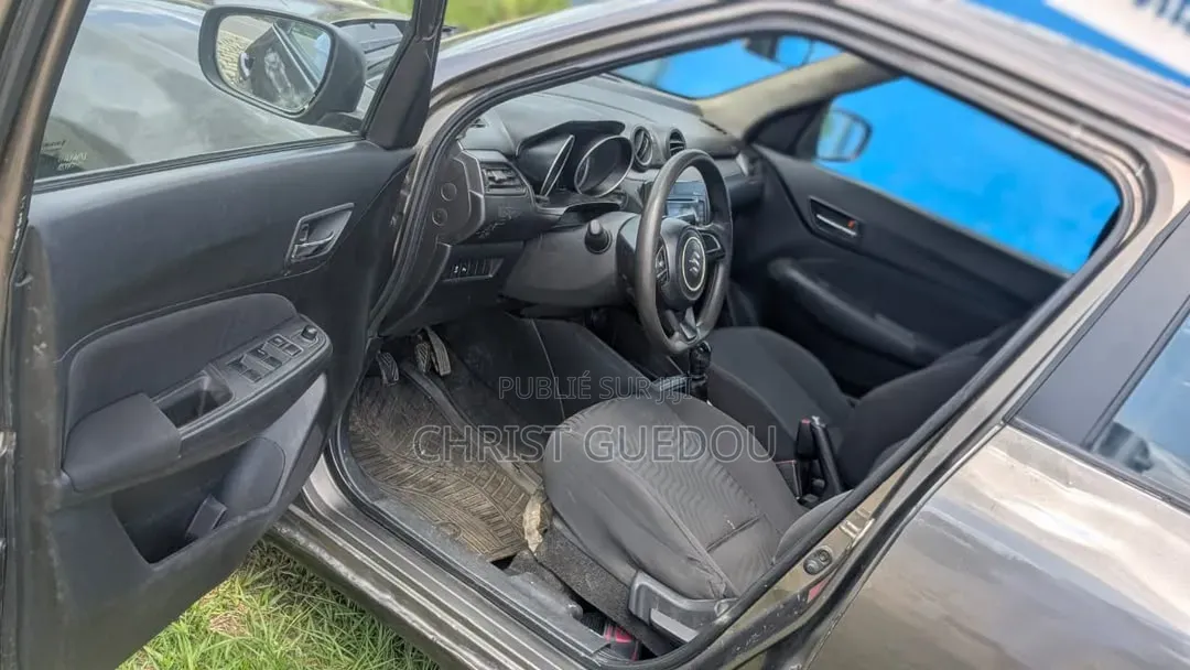 Suzuki Swift 2023 Gris