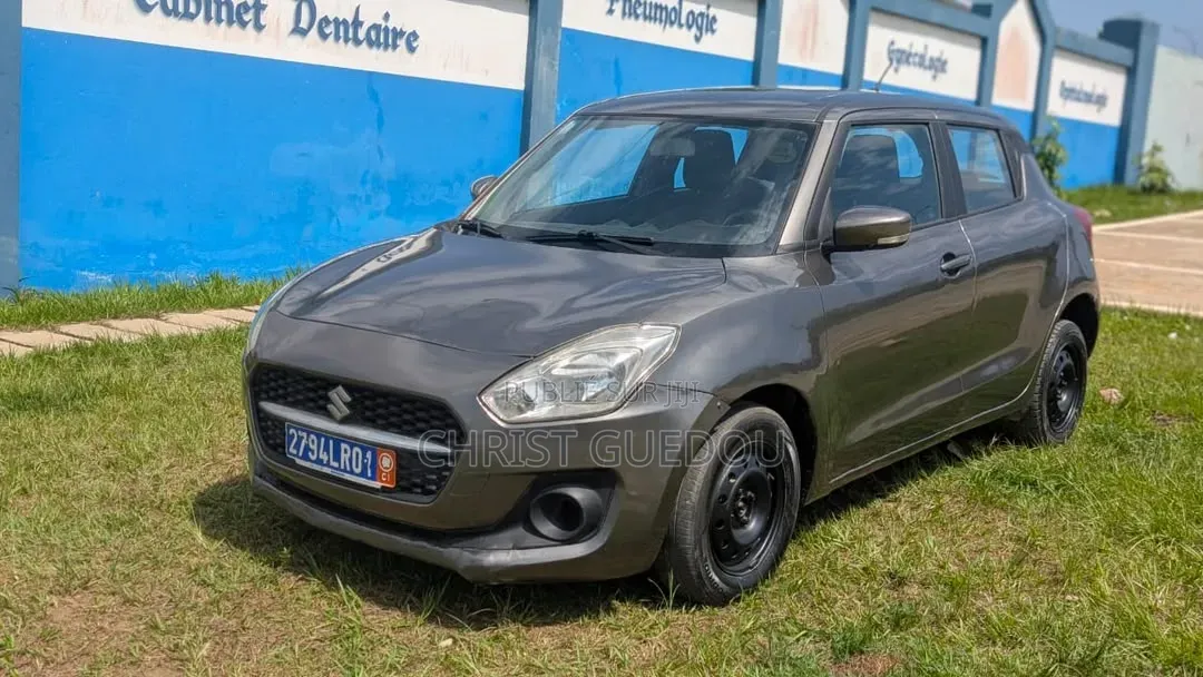Suzuki Swift 2023 Gris