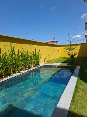 7chbre Duplex dans Duplex De 7 Pièces, Grand-Bassam à Vendre