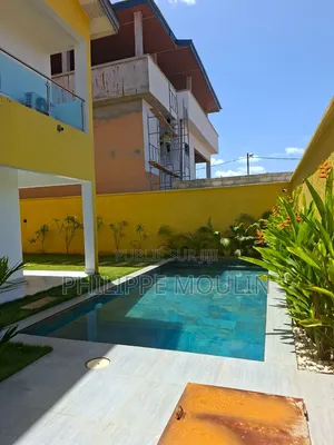 7chbre Duplex dans Duplex De 7 Pièces, Grand-Bassam à Vendre