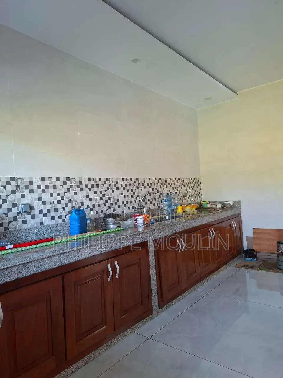 7chbre Duplex dans Duplex De 7 Pièces, Grand-Bassam à Vendre
