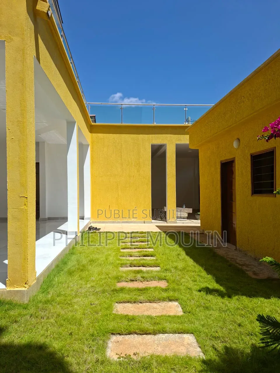 7chbre Duplex dans Duplex De 7 Pièces, Grand-Bassam à Vendre