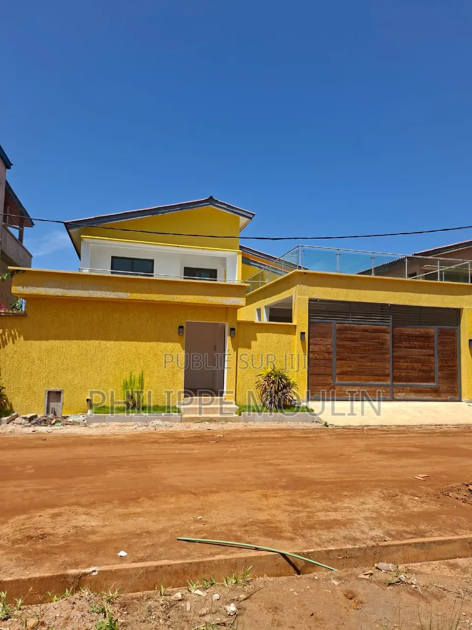 7chbre Duplex dans Duplex De 7 Pièces, Grand-Bassam à Vendre