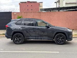Toyota RAV4 2024 Bleu