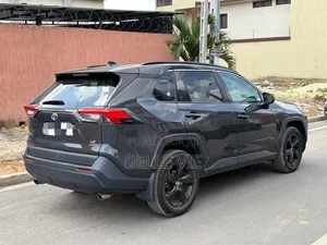 Toyota RAV4 2024 Bleu