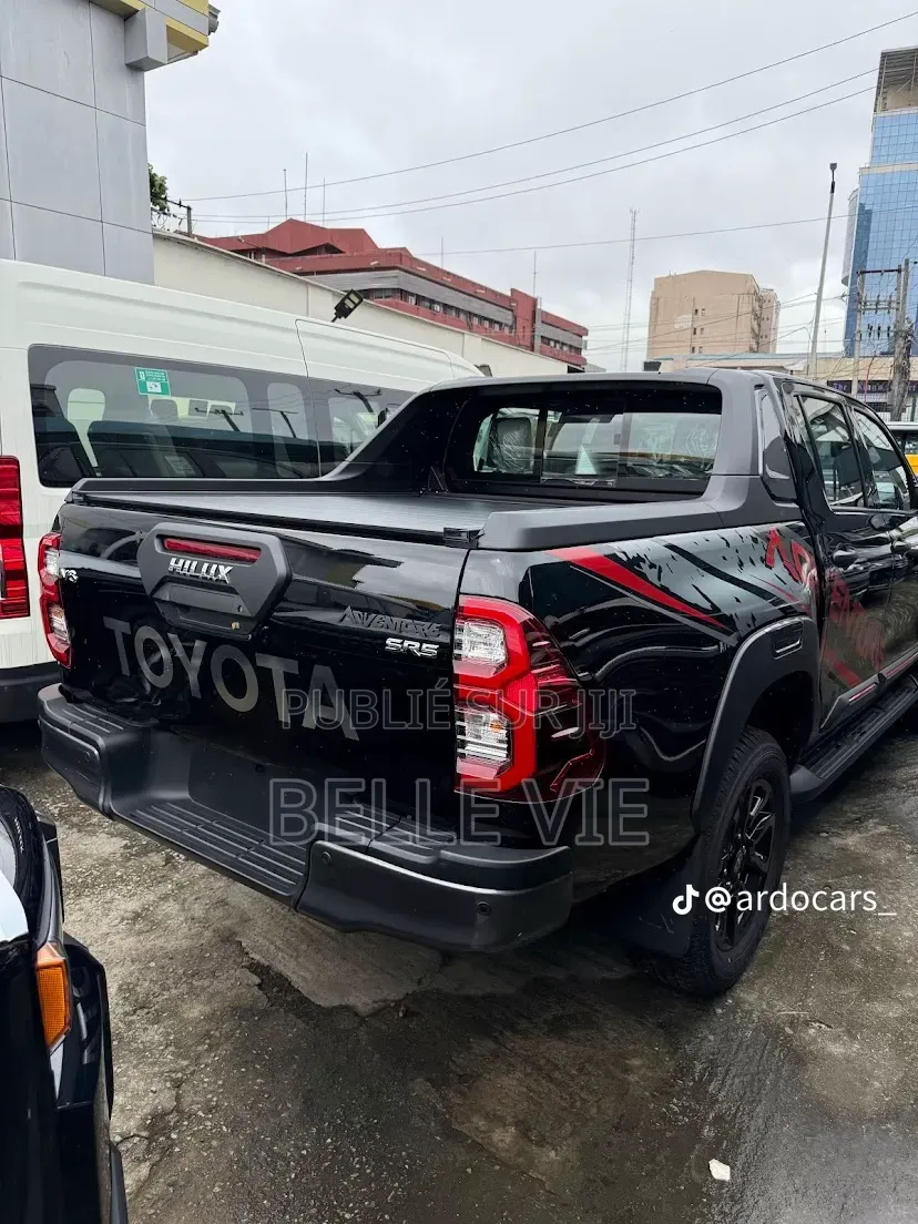 Toyota Hilux 2025 Noir