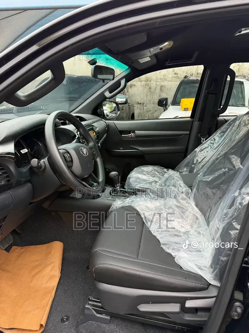 Toyota Hilux 2025 Noir