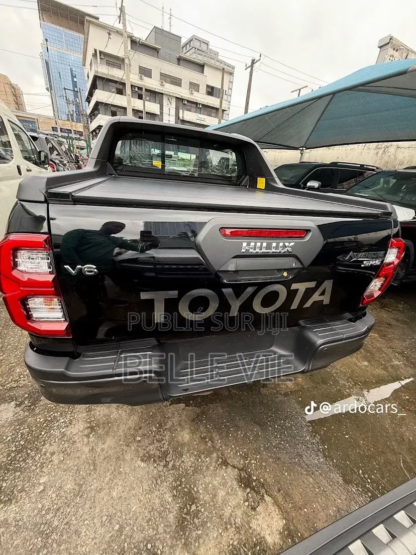 Toyota Hilux 2025 Noir
