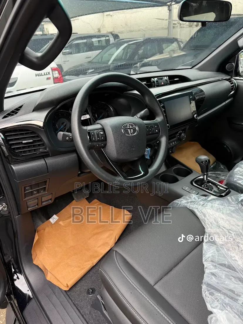 Toyota Hilux 2025 Noir