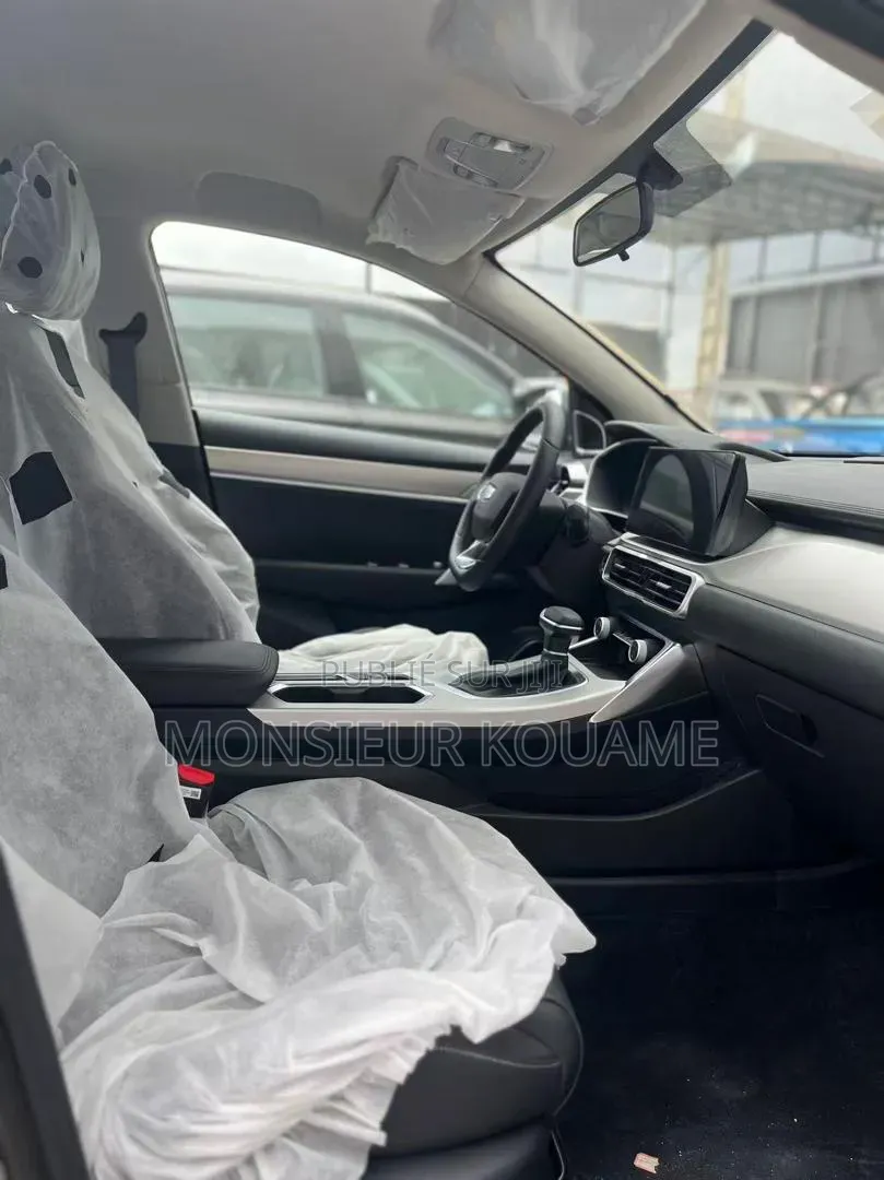 Nouveau Geely Coolray 2025 Gris